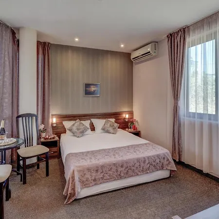 Ellinis - Sea View And Free Parking 3* Варна
