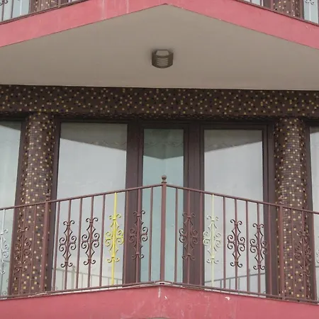 Ellinis - Sea View And Free Parking Готель 3*