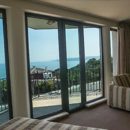 酒店 Ellinis - Sea View And Free Parking 瓦爾納