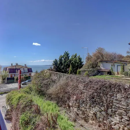 מלון Ellinis - Sea View And Free Parking 3*