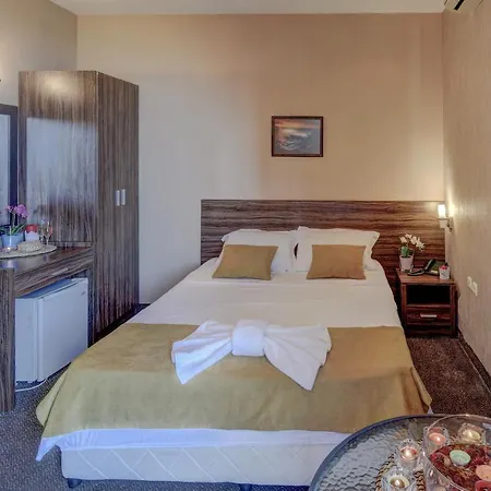 Ellinis - Sea View And Free Parking Hotell