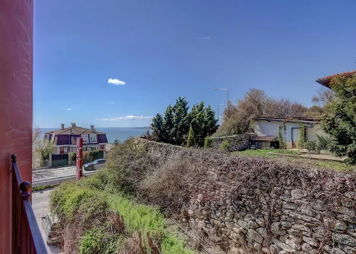 Hotell Ellinis - Sea View And Free Parking 3*