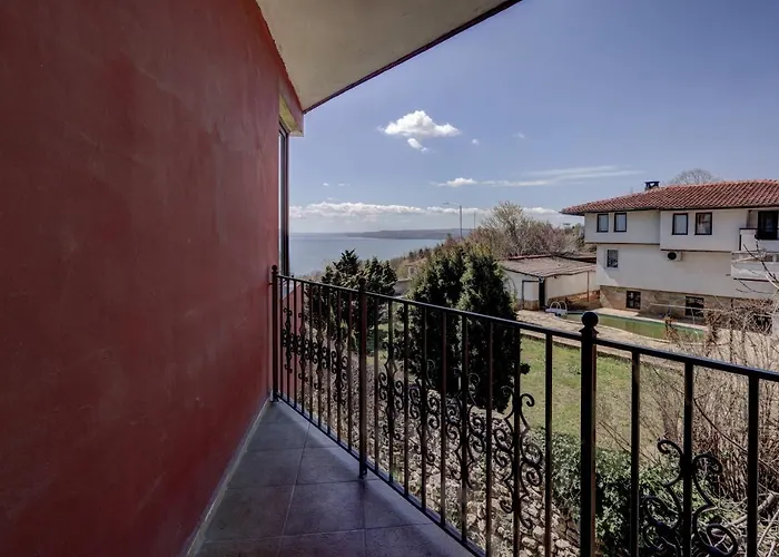 Ellinis - Sea View And Free Parking מלון 3*