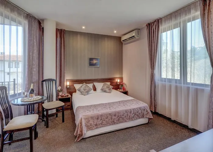 Ellinis - Sea View And Free Parking 3* וארנה