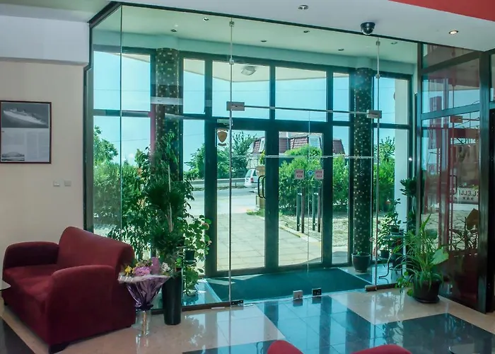 מלון Ellinis - Sea View And Free Parking 3*